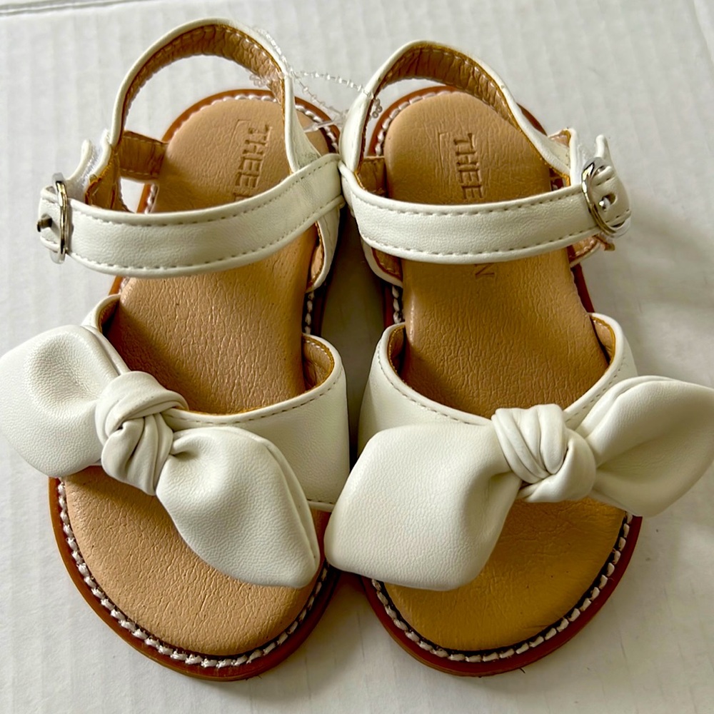 Girls sandals - Picture 1 of 7